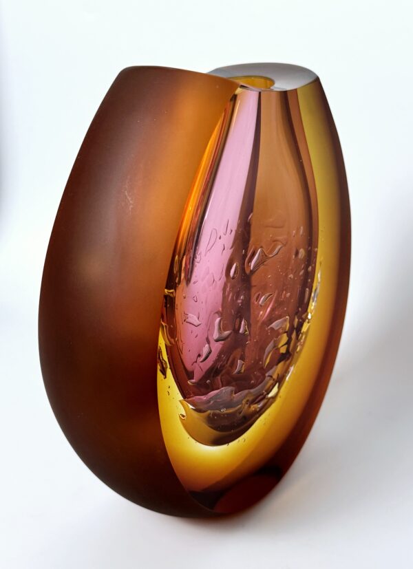 Skleněná broušená váza amber 20x18x6,5 cm - Pavel Havelka - Image 4