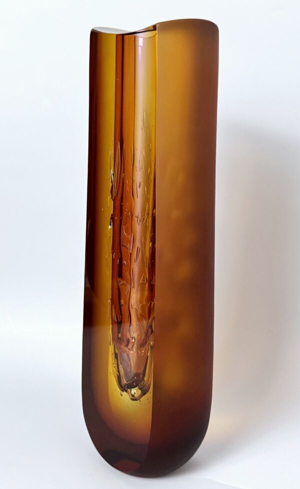 Skleněná broušená váza amber vysoká 35x11x7 cm - Pavel Havelka - Image 2