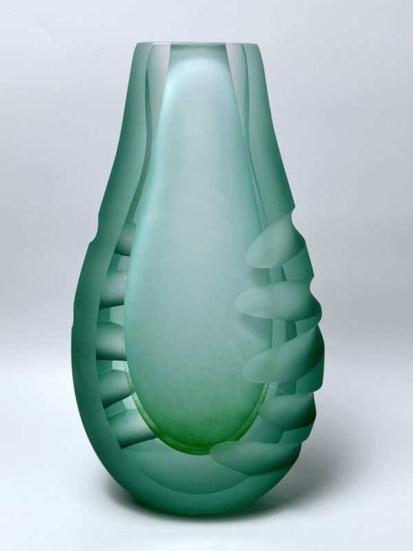 Skleněná broušená váza "Útes" zelená 33x17x9 cm - Lucie Havelková - Image 4