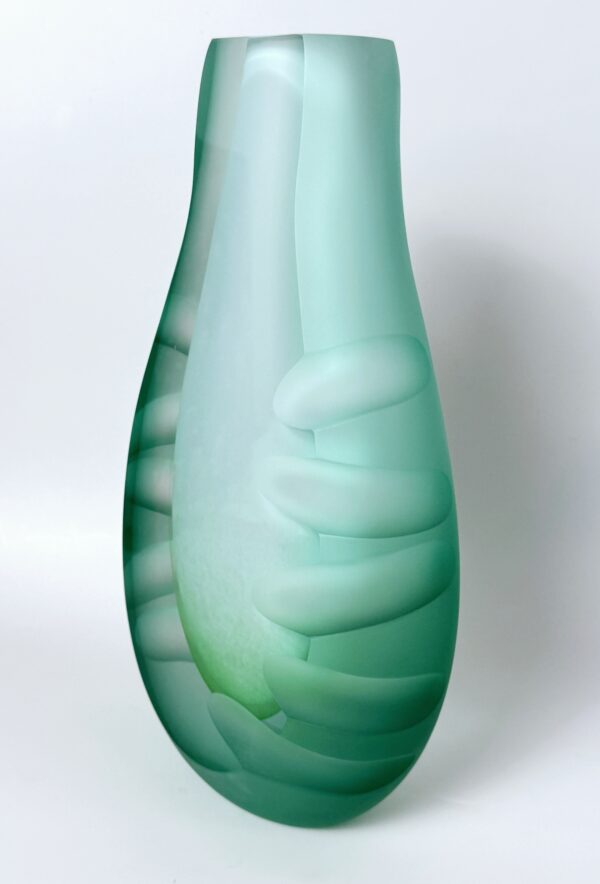 Skleněná broušená váza "Útes" zelená 33x17x9 cm - Lucie Havelková - Image 2