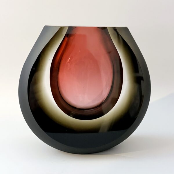 Skleněná broušená váza kouřová 19x20x9cm - Pavel Havelka - Image 3