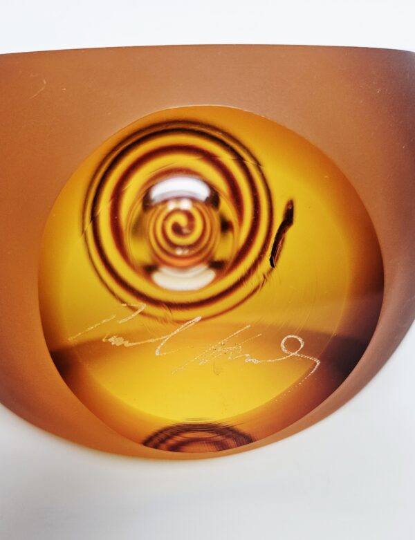 Skleněný objekt dekorace "Stuha" amber 11x7 cm - Pavel Havelka - Image 5