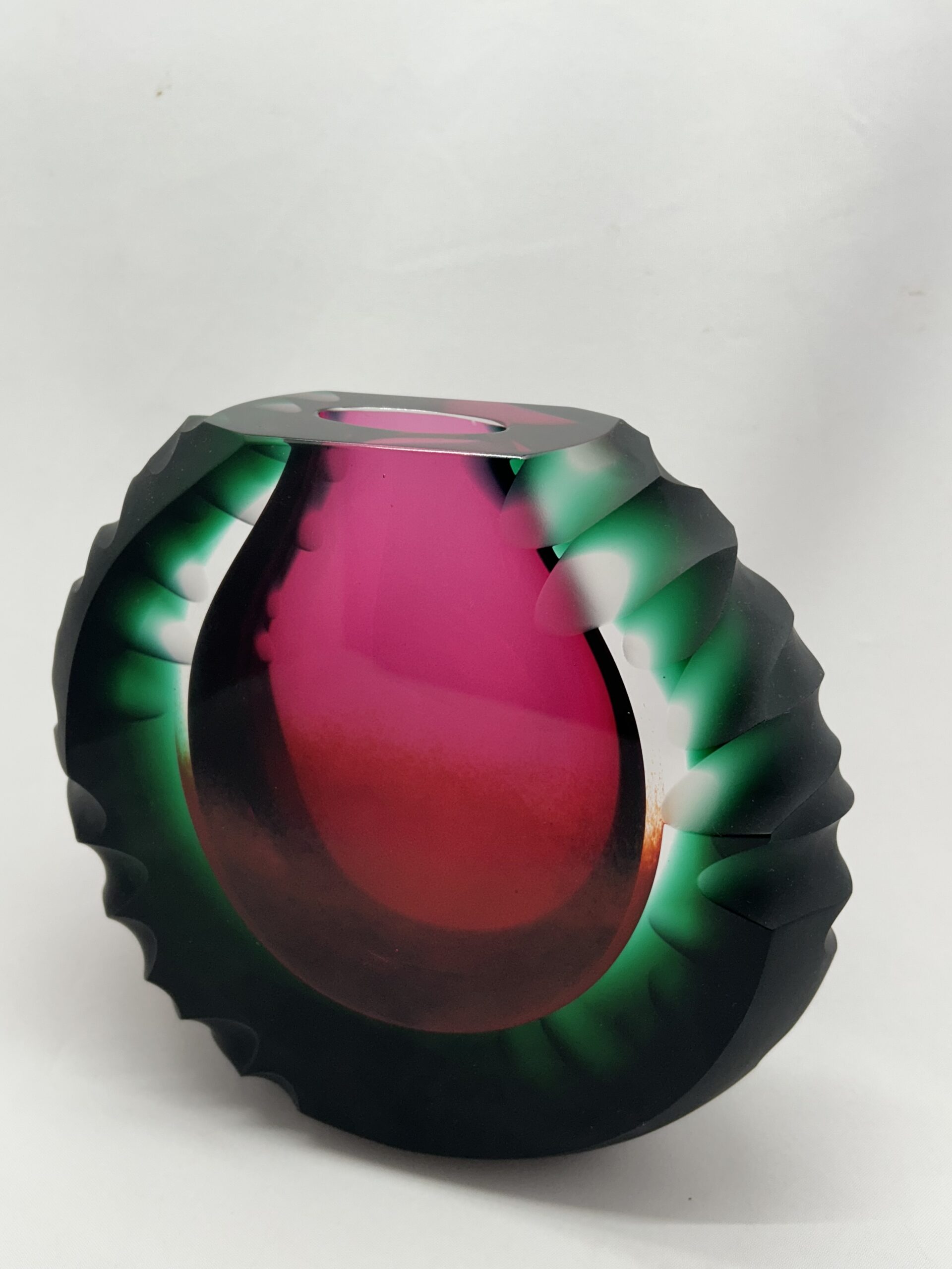 Skleněná broušená váza "Tajemství pralesa II." - Lucie Havelková - Obrázek 3