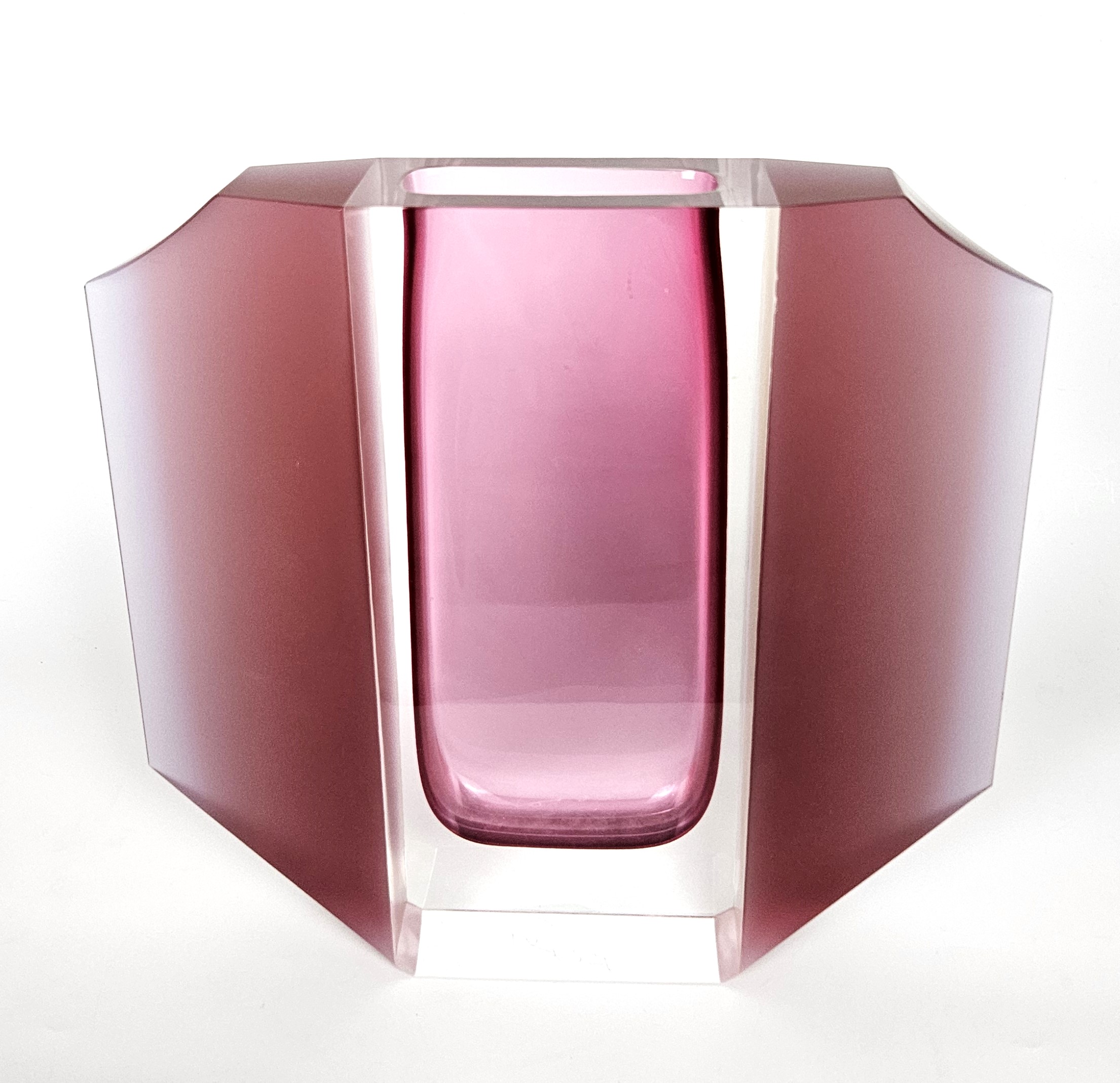 Skleněná broušená váza z hutního skla „Křídla“ – Pavel Havelka