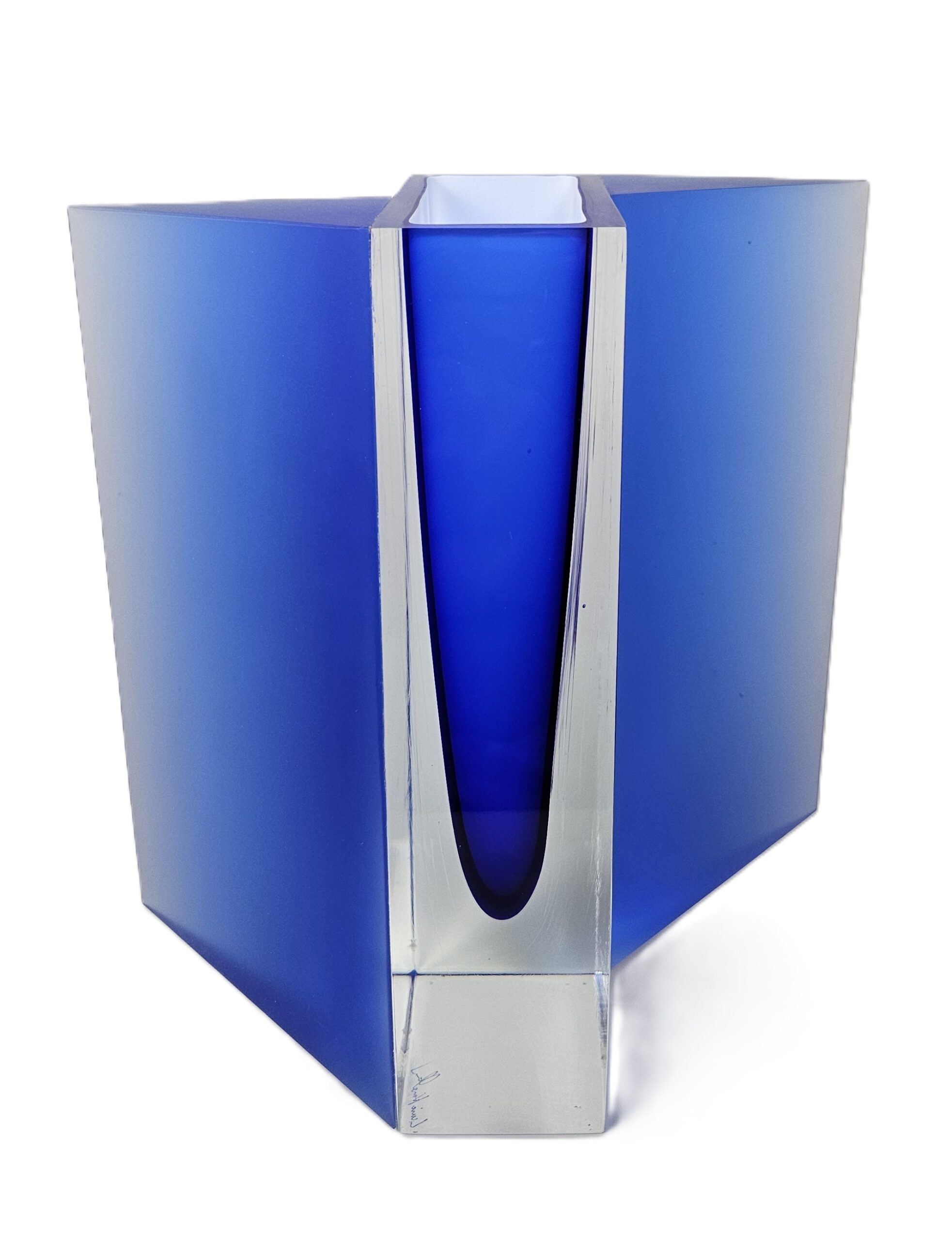 Skleněná broušená váza „Vítr“ modrá – Lucie Havelková