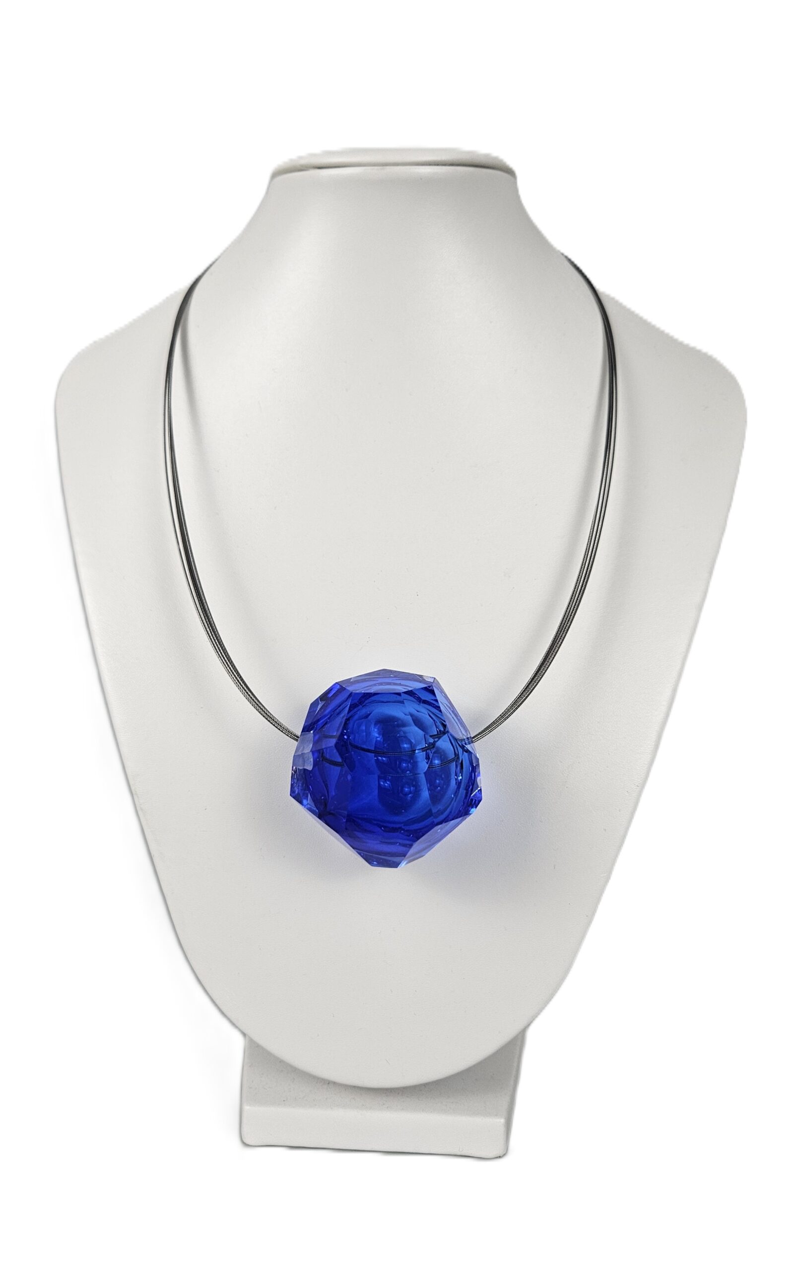 Broušený skleněný náhrdelník královská modrá – Šárka Bartko